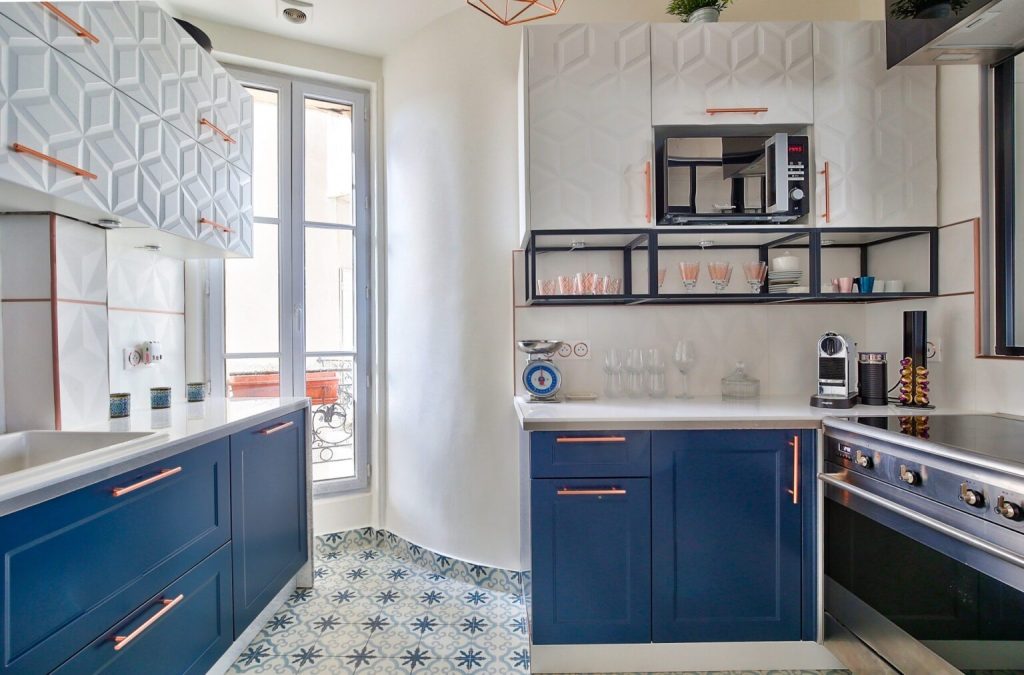 Cuisine rénovée avec peinture moderne